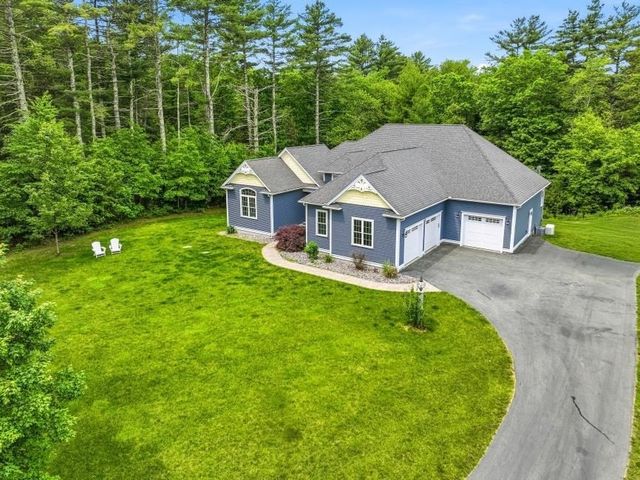 27 W River St, Upton, MA 01568
