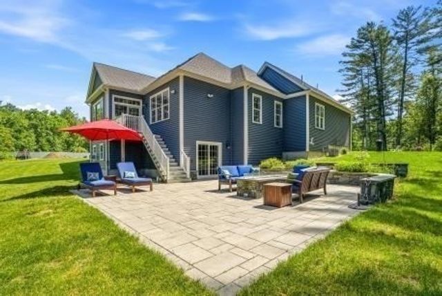 27 W River St, Upton, MA 01568