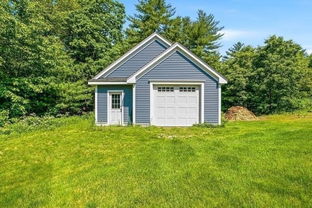 27 W River St, Upton, MA 01568