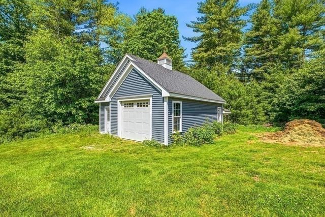 27 W River St, Upton, MA 01568
