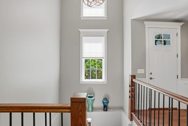 27 W River St, Upton, MA 01568