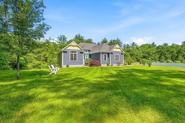 27 W River St, Upton, MA 01568