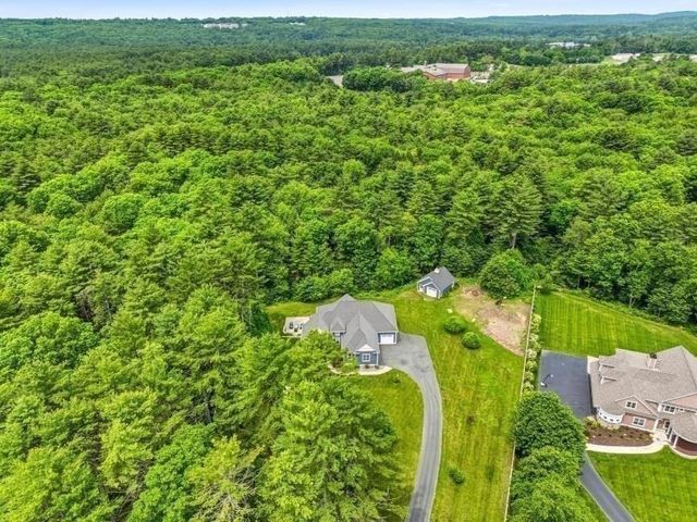 27 W River St, Upton, MA 01568