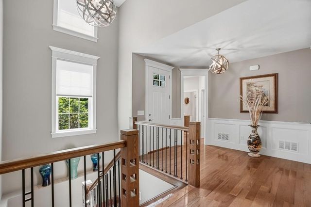 27 W River St, Upton, MA 01568