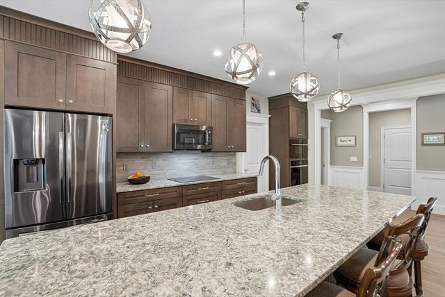27 W River St, Upton, MA 01568