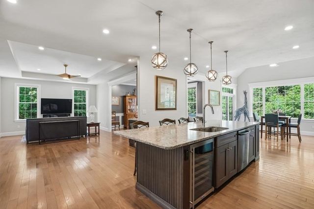 27 W River St, Upton, MA 01568