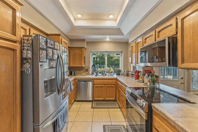 1917 E Quincy Avenue, Fresno, CA 93720
