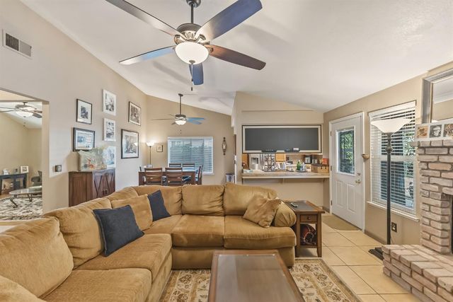 1917 E Quincy Avenue, Fresno, CA 93720