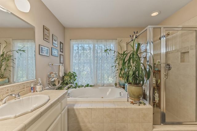 1917 E Quincy Avenue, Fresno, CA 93720