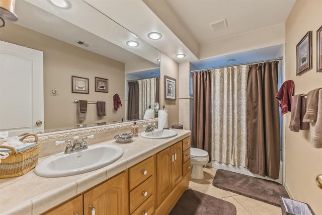 1917 E Quincy Avenue, Fresno, CA 93720
