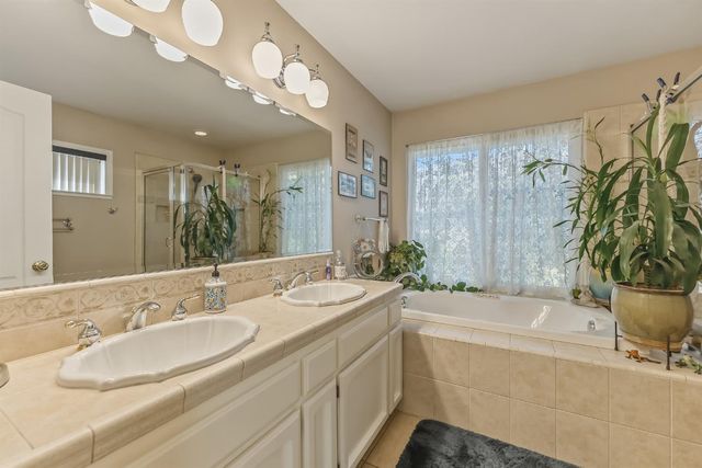 1917 E Quincy Avenue, Fresno, CA 93720
