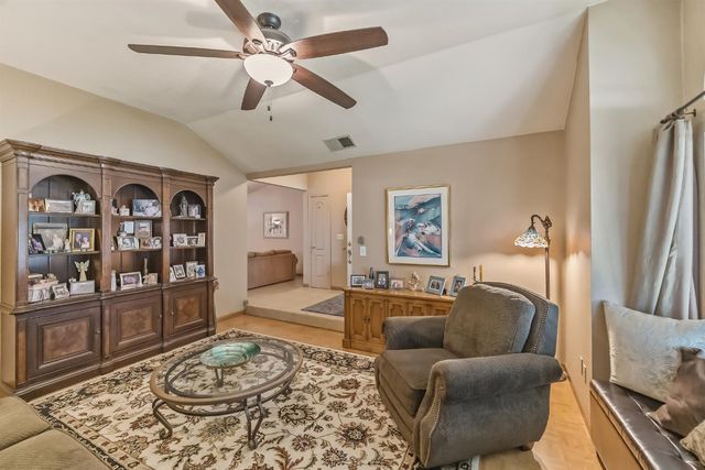 1917 E Quincy Avenue, Fresno, CA 93720