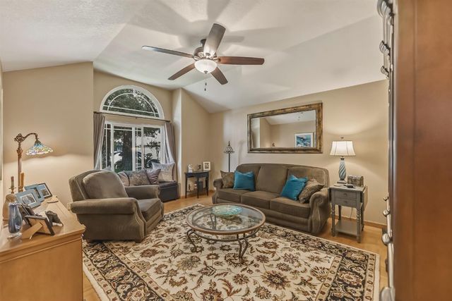 1917 E Quincy Avenue, Fresno, CA 93720