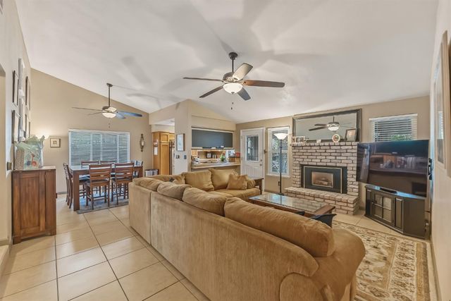 1917 E Quincy Avenue, Fresno, CA 93720