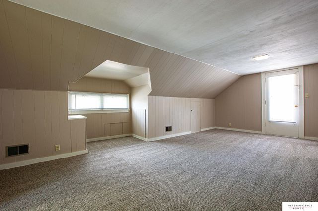 5623 Pierce Street, Omaha, NE 68106
