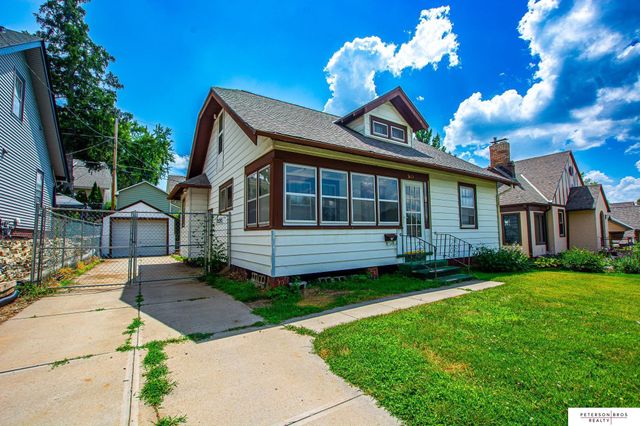5623 Pierce Street, Omaha, NE 68106