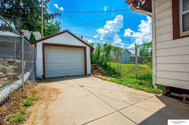 5623 Pierce Street, Omaha, NE 68106