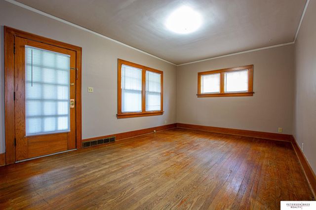 5623 Pierce Street, Omaha, NE 68106