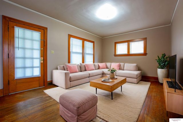 5623 Pierce Street, Omaha, NE 68106