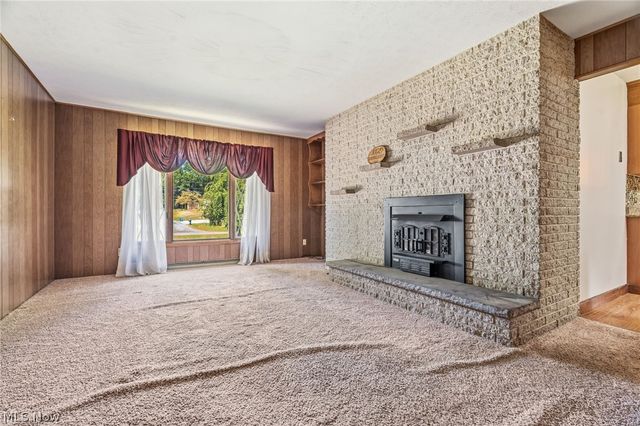 1129 Oak Tree Road, Akron, OH 44320