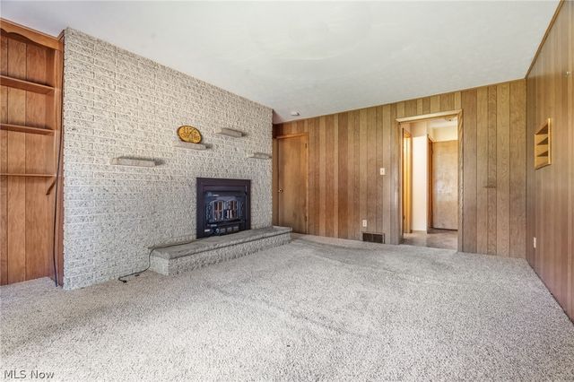 1129 Oak Tree Road, Akron, OH 44320
