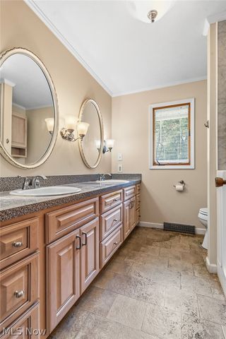 1129 Oak Tree Road, Akron, OH 44320