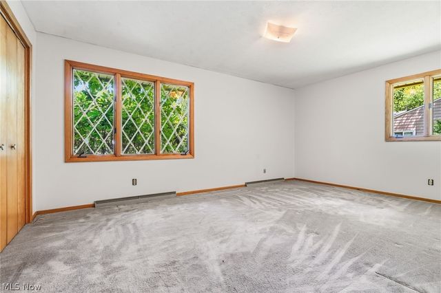 1129 Oak Tree Road, Akron, OH 44320