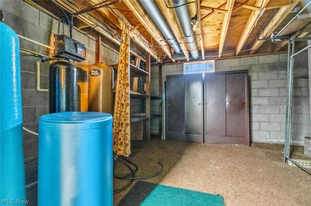 1129 Oak Tree Road, Akron, OH 44320