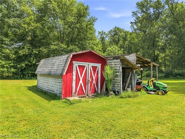 1129 Oak Tree Road, Akron, OH 44320