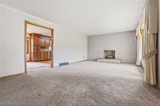 1129 Oak Tree Road, Akron, OH 44320