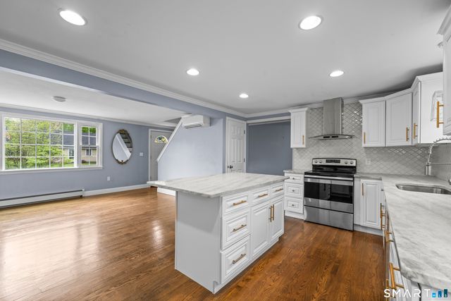 25 Putnam Drive, Enfield, CT 06082