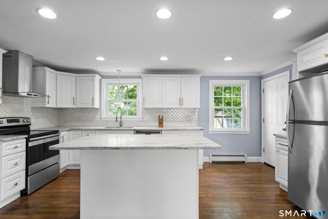 25 Putnam Drive, Enfield, CT 06082