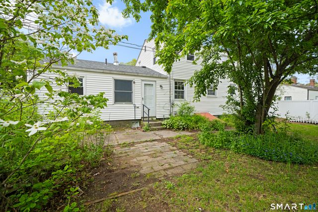25 Putnam Drive, Enfield, CT 06082