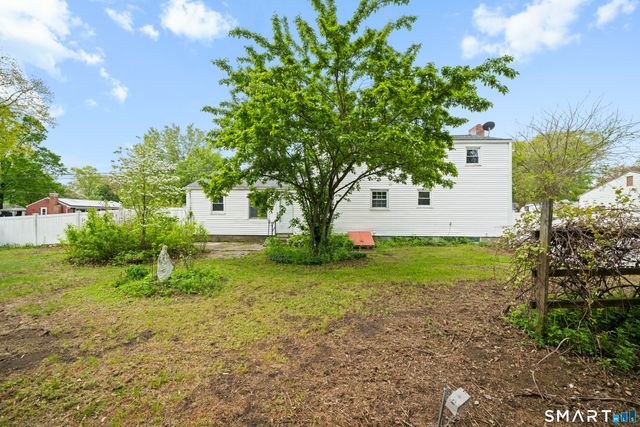 25 Putnam Drive, Enfield, CT 06082