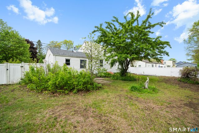 25 Putnam Drive, Enfield, CT 06082