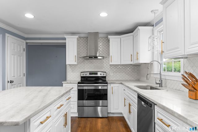 25 Putnam Drive, Enfield, CT 06082