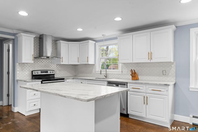 25 Putnam Drive, Enfield, CT 06082