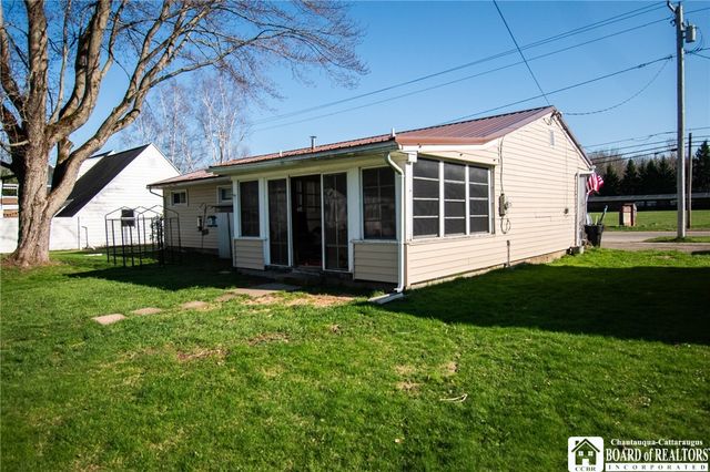 93 East Summit Avenue, Busti, NY 14750