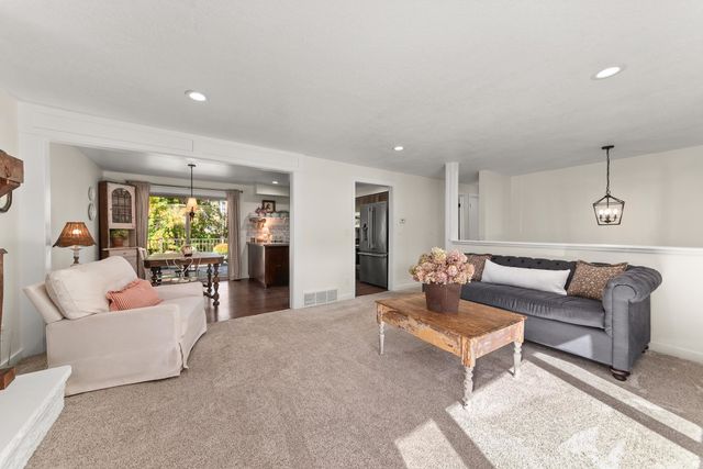 806 W Teal Ave, Spokane, WA 99218