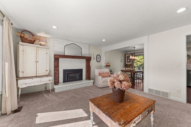 806 W Teal Ave, Spokane, WA 99218