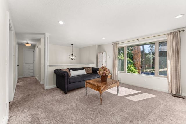 806 W Teal Ave, Spokane, WA 99218