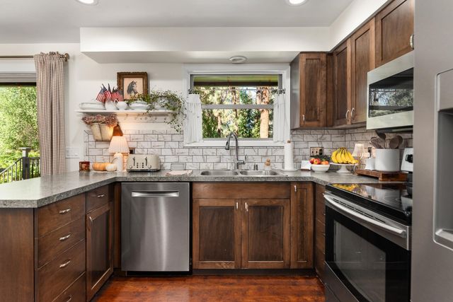 806 W Teal Ave, Spokane, WA 99218