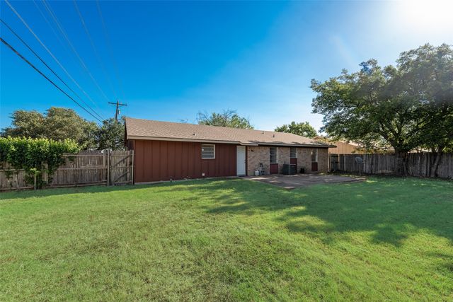 102 Silver Creek Drive, Duncanville, TX 75137