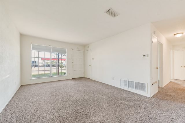 102 Silver Creek Drive, Duncanville, TX 75137