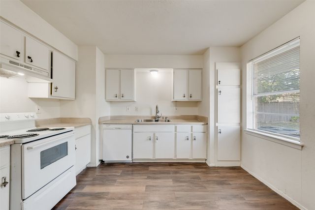102 Silver Creek Drive, Duncanville, TX 75137