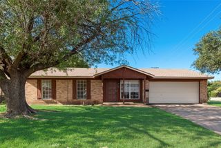 102 Silver Creek Drive, Duncanville, TX 75137