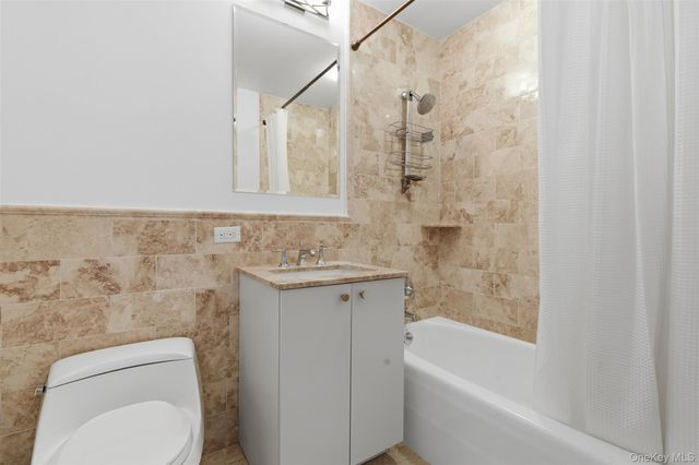 5 Renaissance Square 16D, White Plains, NY 10601