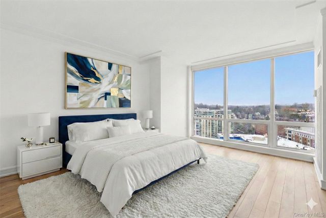 5 Renaissance Square 16D, White Plains, NY 10601