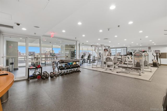 5 Renaissance Square 16D, White Plains, NY 10601