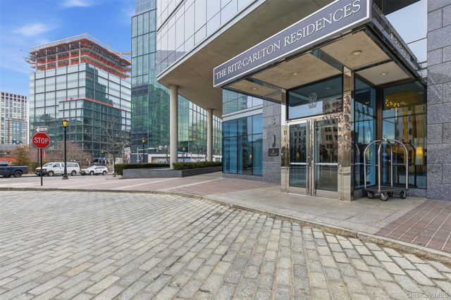 5 Renaissance Square 16D, White Plains, NY 10601